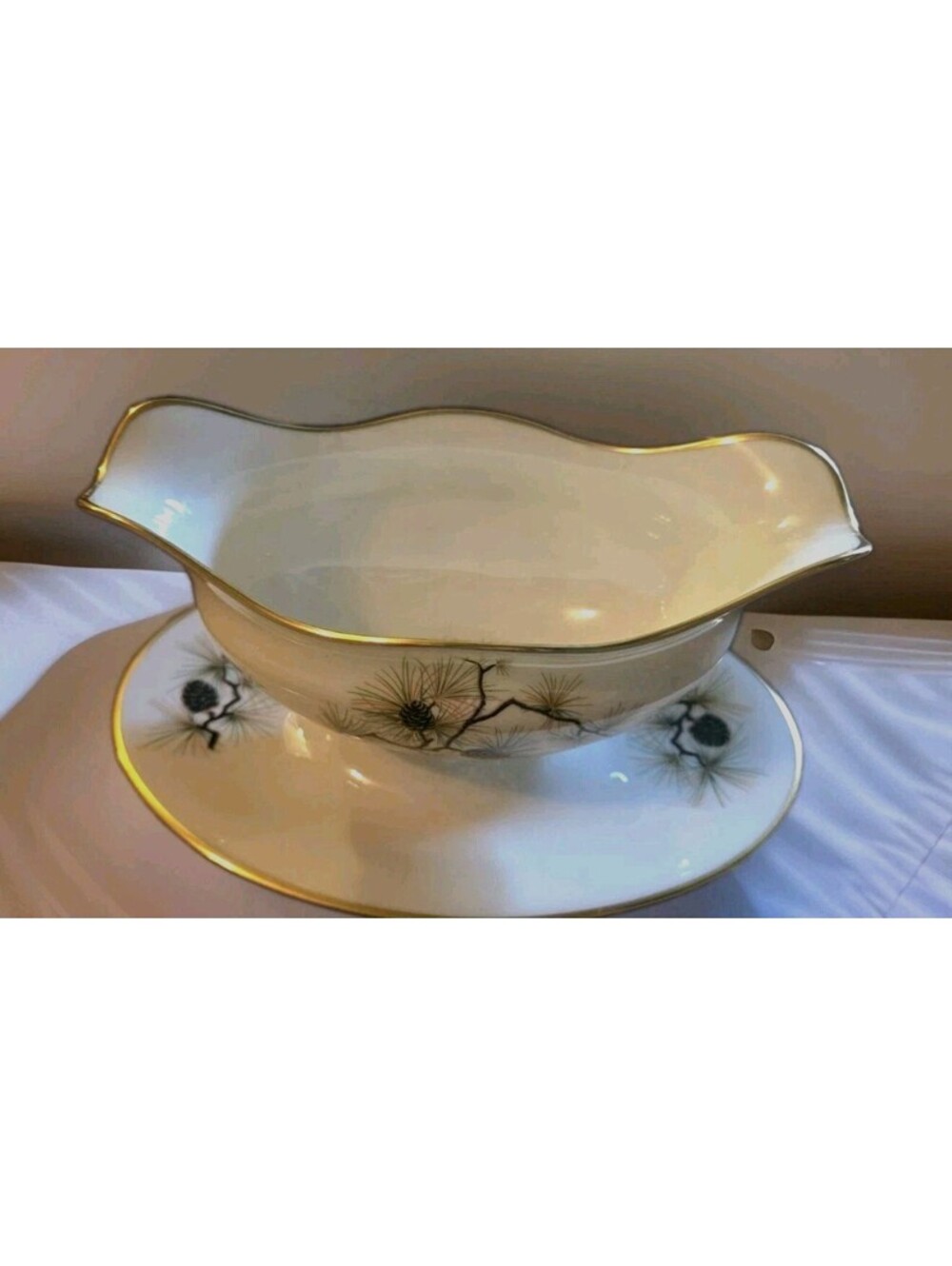 Discontinued Lenox Pine Cone Gravy Sauce Boat With Attached Underplate Mint W331